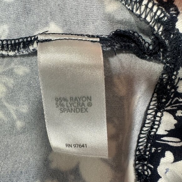 J Jill Top Womens Large Wearever Collection 3/4 Sleeve Navy Blue White Floral - Picture 6 of 9